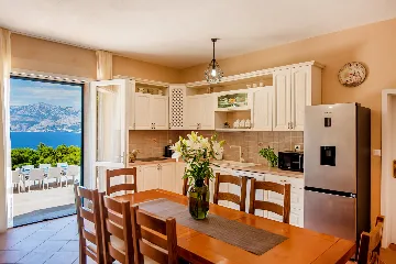 Seaside Family Villa with Pool in Pučišća