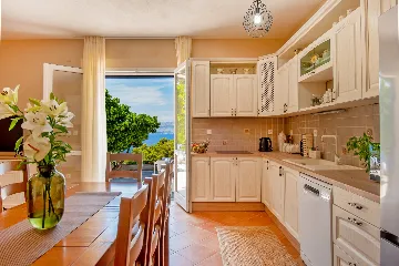 Seaside Family Villa with Pool in Pučišća