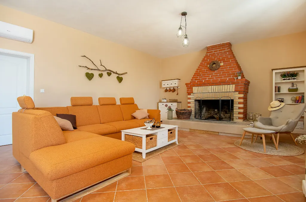 Seaside Family Villa with Pool in Pučišća