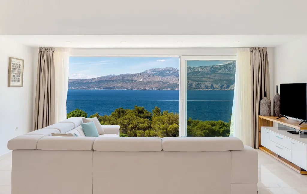 Seaside Family Villa with Pool in Pučišća