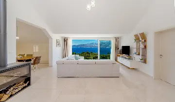 Seaside Family Villa with Pool in Pučišća