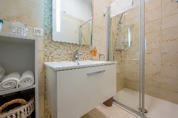 Seaside Family Villa with Pool in Pučišća