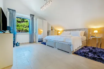 Seaside Family Villa with Pool in Pučišća