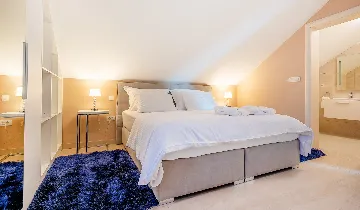 Seaside Family Villa with Pool in Pučišća