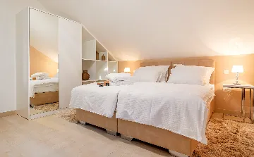 Seaside Family Villa with Pool in Pučišća