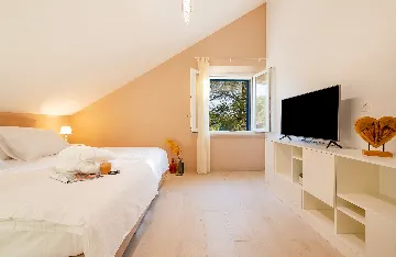 Seaside Family Villa with Pool in Pučišća