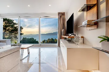 Seaside Family Villa with Pool in Pučišća