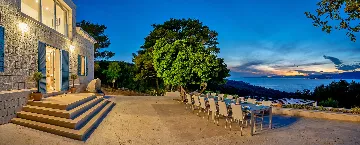 Seaside Family Villa with Pool in Pučišća