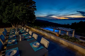 Seaside Family Villa with Pool in Pučišća