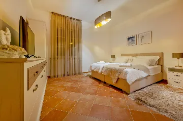 Seaside Family Villa with Pool in Pučišća