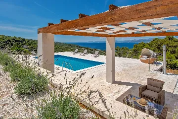 Seaside Family Villa with Pool in Pučišća