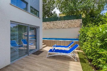 Modern Villa with Heated Pool in Malinska