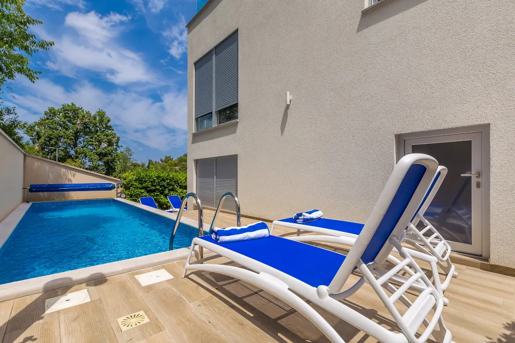 Modern Villa with Heated Pool in Malinska