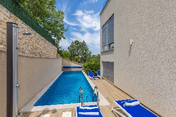 Modern Villa with Heated Pool in Malinska