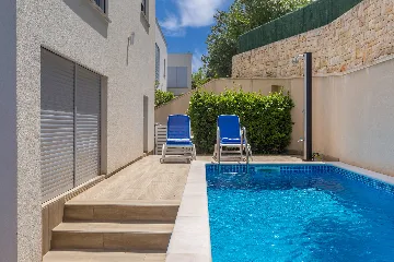 Modern Villa with Heated Pool in Malinska