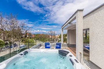 Modern Villa with Heated Pool in Malinska