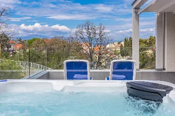 Modern Villa with Heated Pool in Malinska