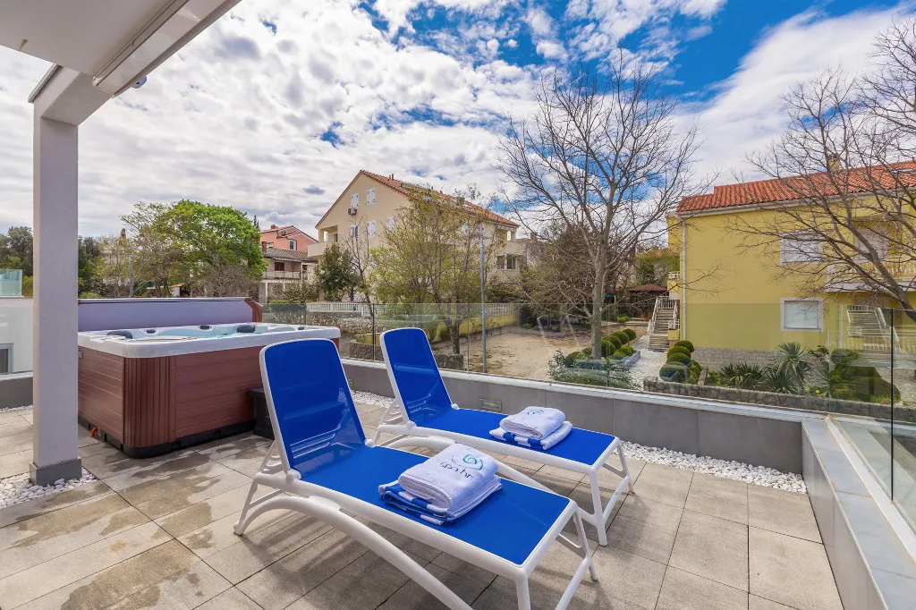 Modern Villa with Heated Pool in Malinska