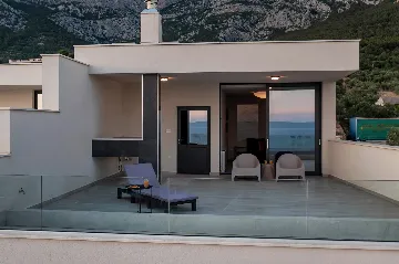 Modern Villa Retreat with Infinity Pool, Makarska