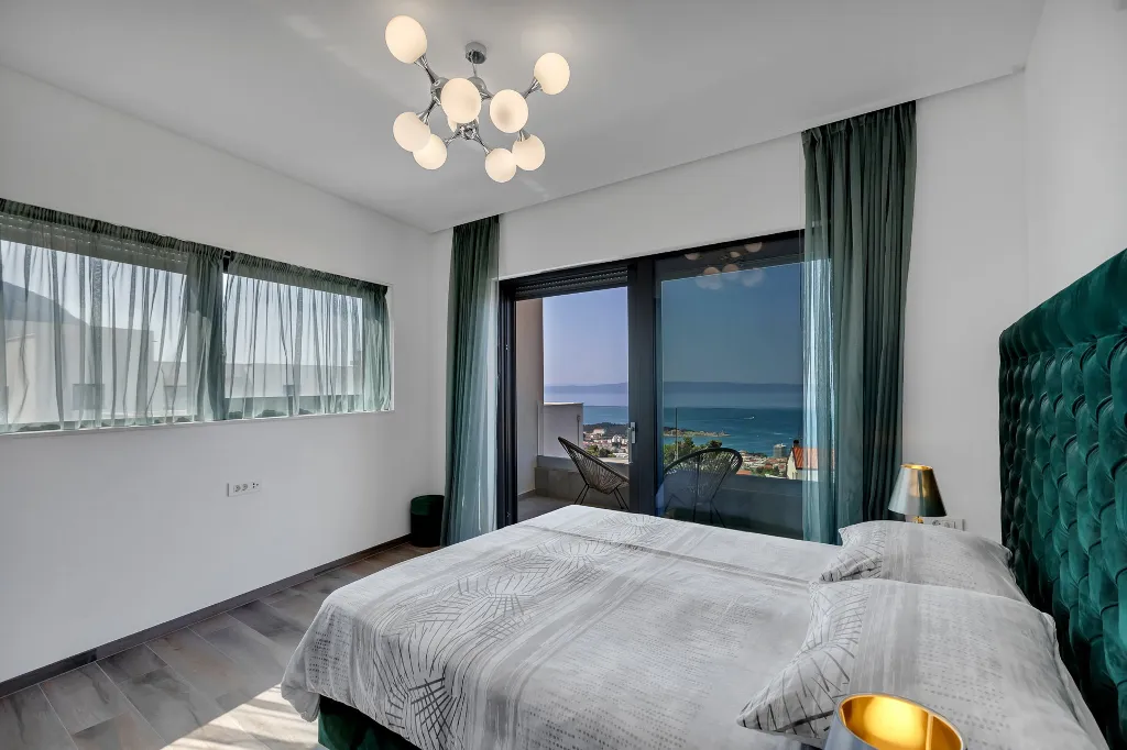 Modern Villa Retreat with Infinity Pool, Makarska