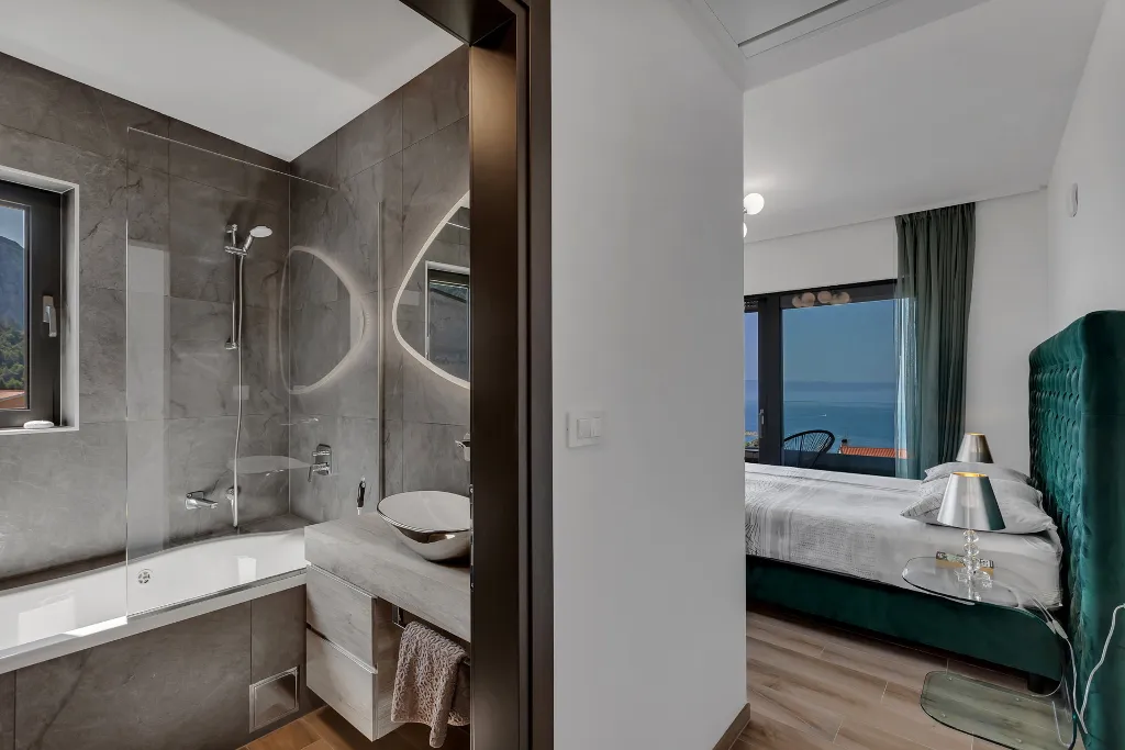 Modern Villa Retreat with Infinity Pool, Makarska