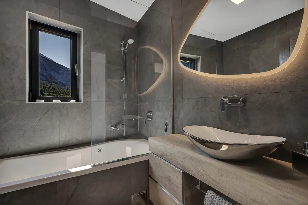 Modern Villa Retreat with Infinity Pool, Makarska