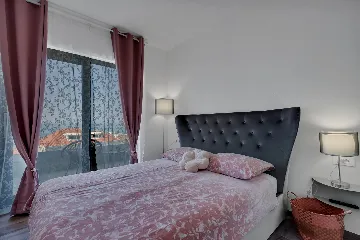 Modern Villa Retreat with Infinity Pool, Makarska