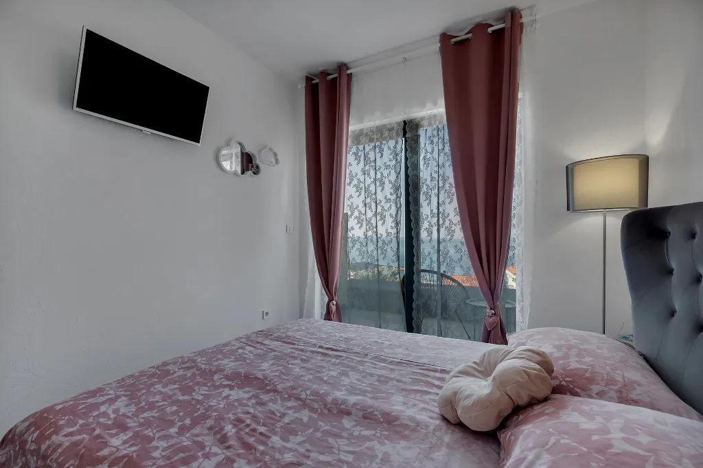 Modern Villa Retreat with Infinity Pool, Makarska