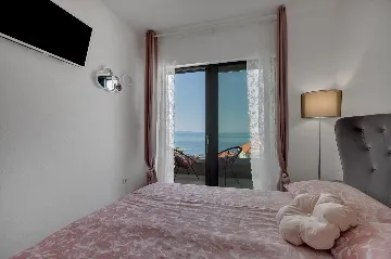 Modern Villa Retreat with Infinity Pool, Makarska