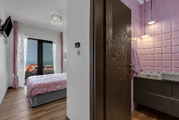 Modern Villa Retreat with Infinity Pool, Makarska