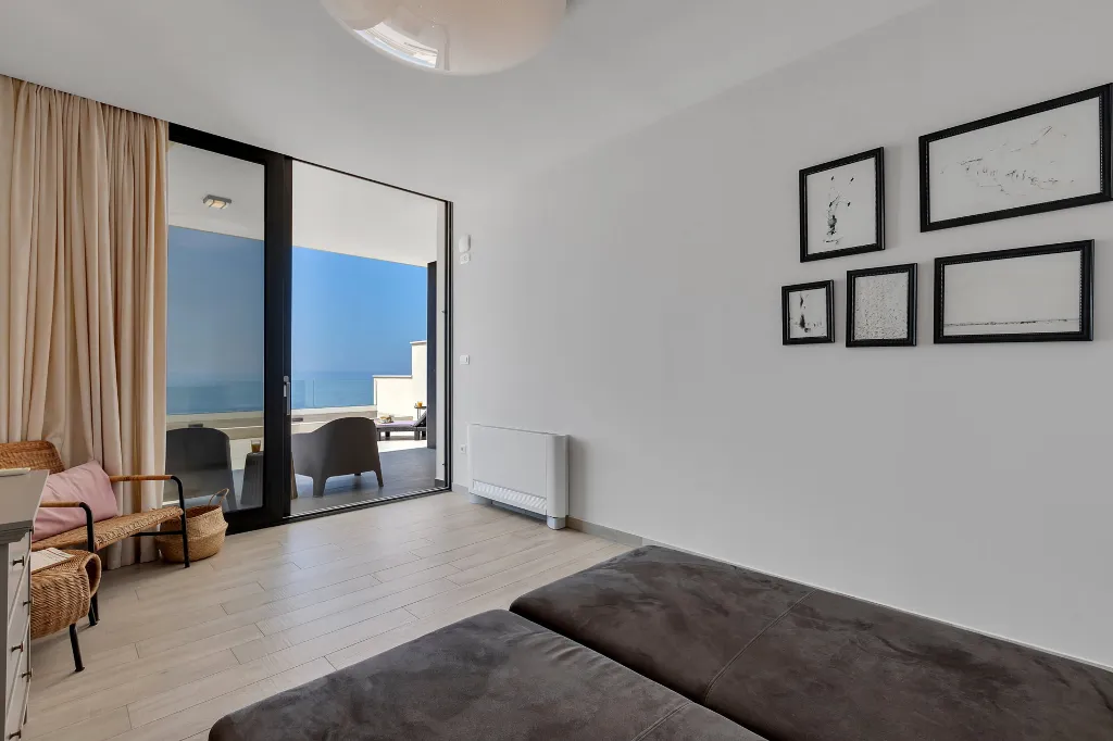 Modern Villa Retreat with Infinity Pool, Makarska