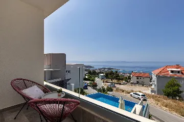 Modern Villa Retreat with Infinity Pool, Makarska