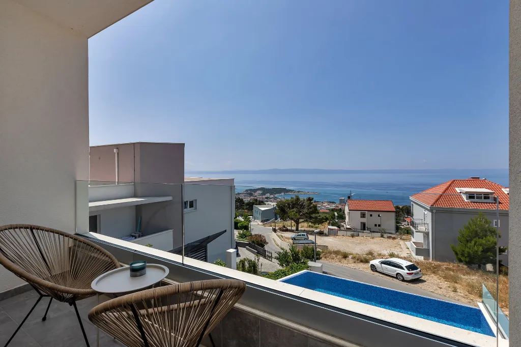 Modern Villa Retreat with Infinity Pool, Makarska