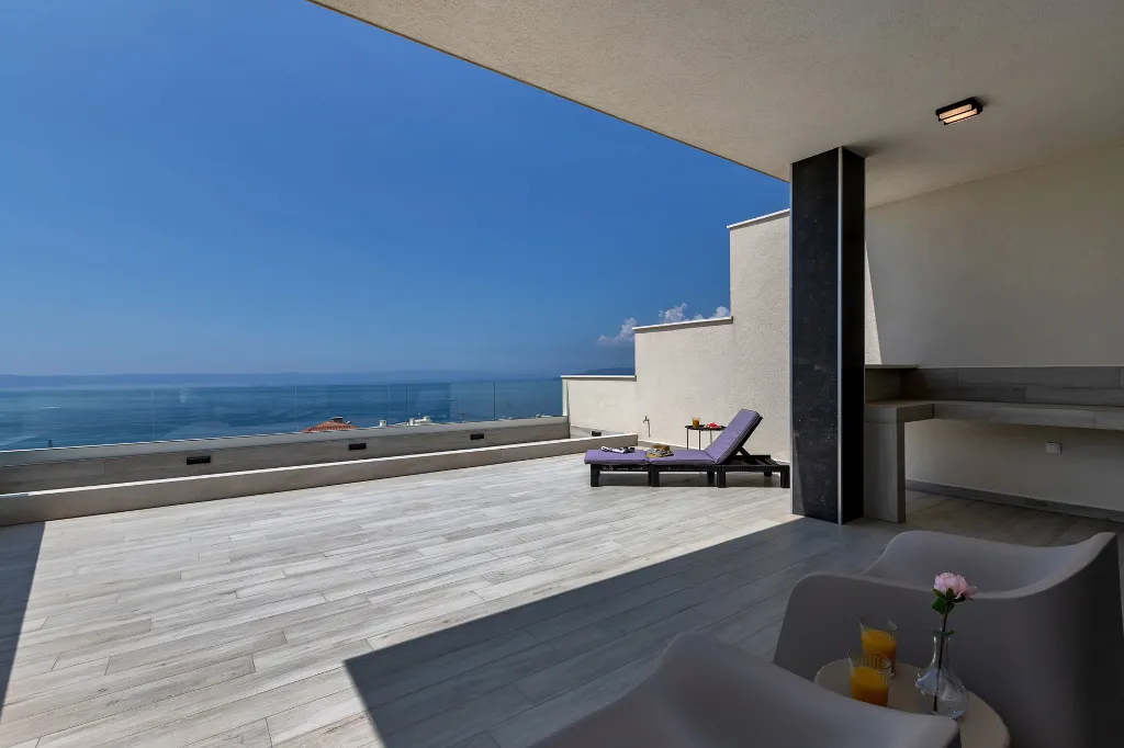Modern Villa Retreat with Infinity Pool, Makarska
