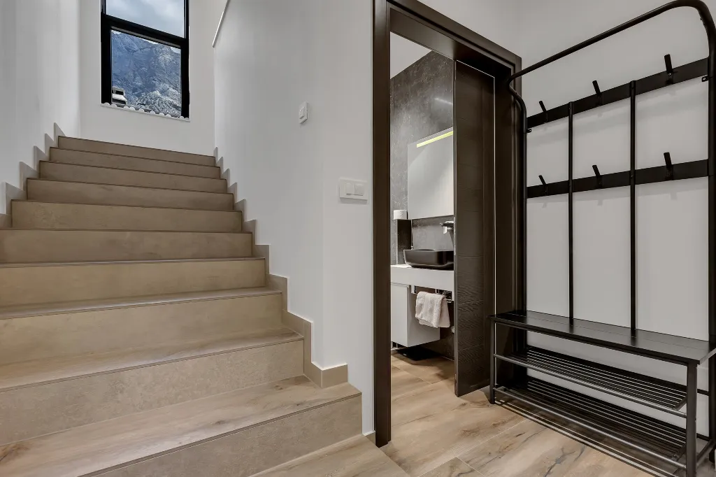Modern Villa Retreat with Infinity Pool, Makarska