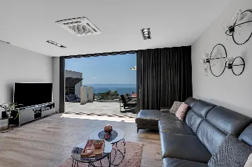 Modern Villa Retreat with Infinity Pool, Makarska