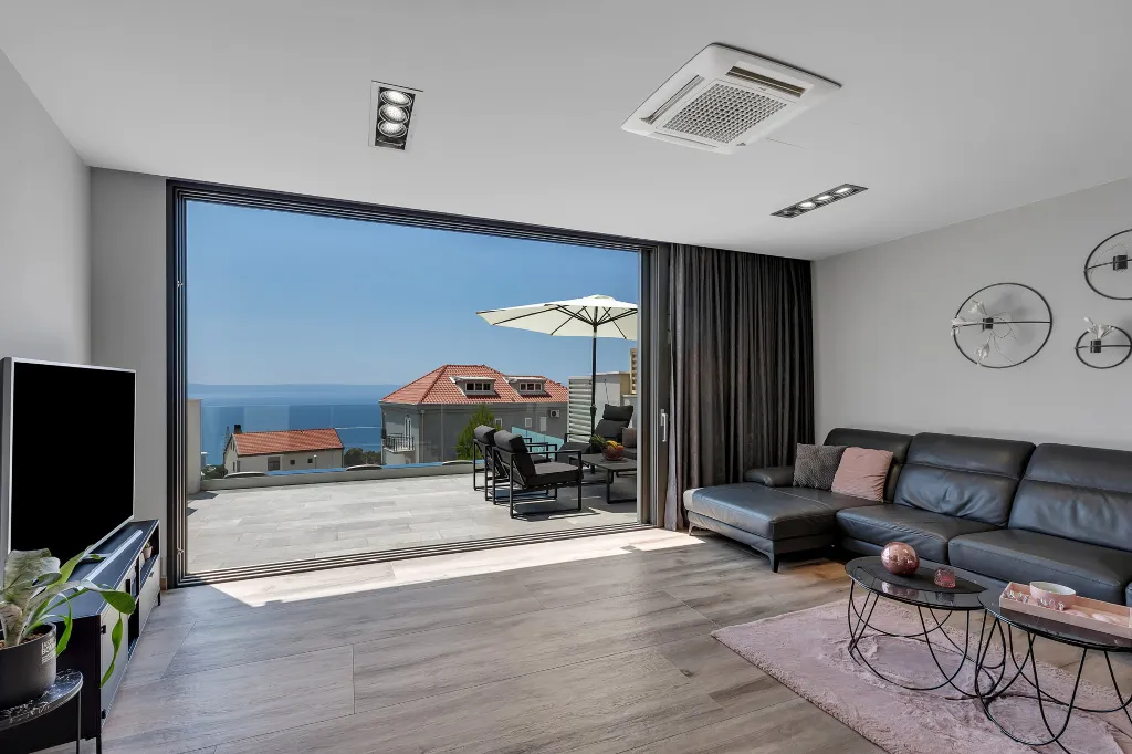 Modern Villa Retreat with Infinity Pool, Makarska