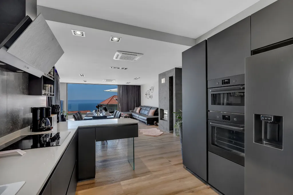 Modern Villa Retreat with Infinity Pool, Makarska