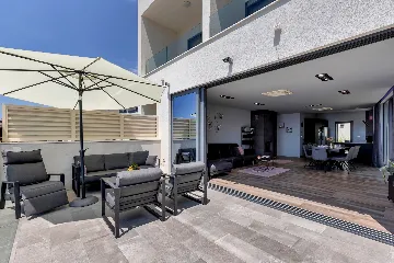 Modern Villa Retreat with Infinity Pool, Makarska