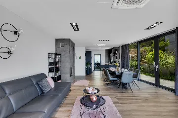 Modern Villa Retreat with Infinity Pool, Makarska