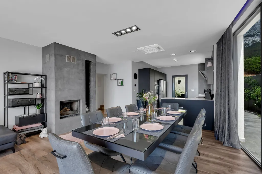 Modern Villa Retreat with Infinity Pool, Makarska