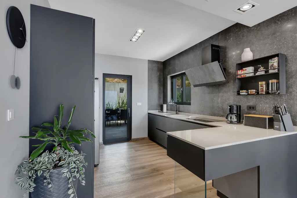 Modern Villa Retreat with Infinity Pool, Makarska
