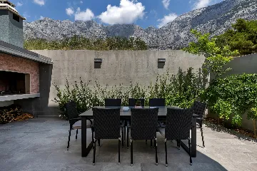 Modern Villa Retreat with Infinity Pool, Makarska