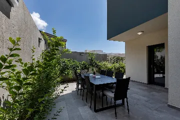 Modern Villa Retreat with Infinity Pool, Makarska