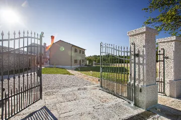 Countryside Retreat Villa with Pool in Grožnjan