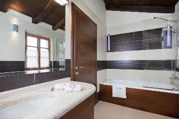 Countryside Retreat Villa with Pool in Grožnjan