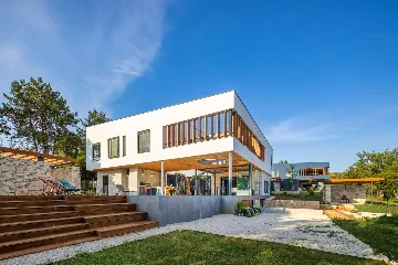 Contemporary Holiday Villa with Pool in Svetvinčenat