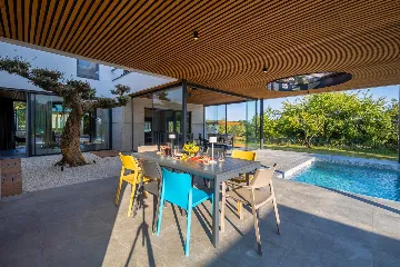 Contemporary Holiday Villa with Pool in Svetvinčenat