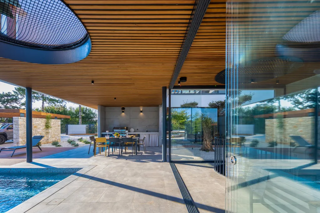 Contemporary Holiday Villa with Pool in Svetvinčenat