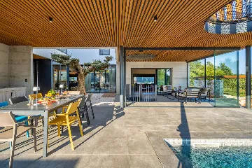 Contemporary Holiday Villa with Pool in Svetvinčenat